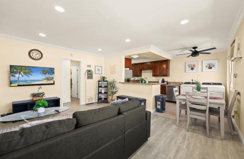 Alhambra Apartment | Sunny & Cheerful Near I-10 Queen Beds w Parking!