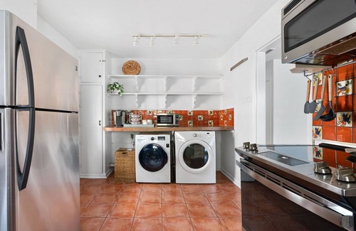 Cherrywood House | Sunny Cherrywood Charmer | Walk to Cafes/UT/Parks