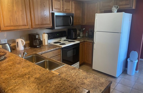 Apache Junction Condo | Sunny condo with pool, spa & Superstition Mountain view. Hiking, golfing & more.