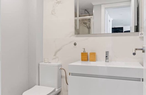 Costa de Caparica Apartment | Sunny Costa Apt | 1 min walk to the Ocean!