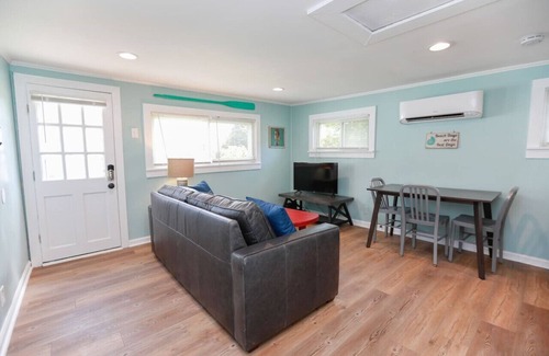 Cottage Line Cottage | Sunny Cottage at Ocean View Beach Norfolk