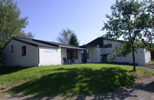 Awagne House | Sunny Cottage with Pool