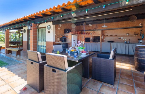 Mozelos Apartment | Sunny Country House with Swimming Pool