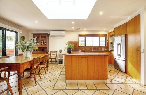Broadbeach Waters Apartment | Sunny Days Poolside at an Entertainers Oasis
