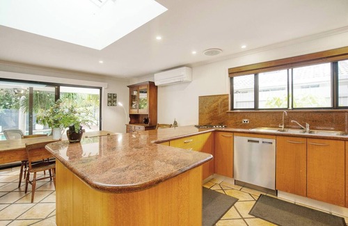 Broadbeach Waters Apartment | Sunny Days Poolside at an Entertainers Oasis