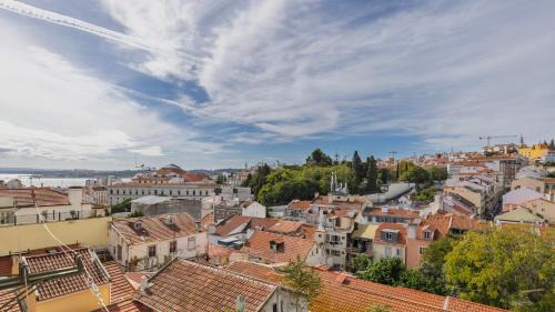 Sao Bento Apartment | Sunny Design Apt in Praça das Flores by LovelyStay