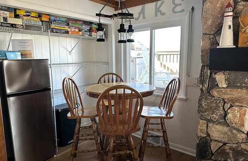 Oak Harbor Cottage | Sunny Disposition-Quaint Cottage on Lake Erie Near Port Clinton, Lakefront