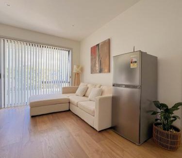 Silverdale House | Sunny Double Bedroom With Garden View