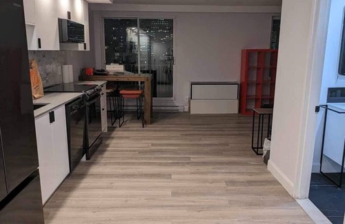 Shaughnessy Village Apartment | Sunny Downtown Montreal skyline view Crescent + Bell Centre 1 Br condo
