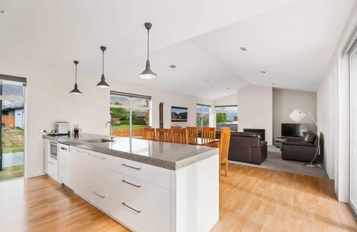 Wanaka House | Sunny Dreams Summary: