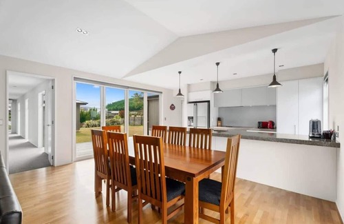 Wanaka House | Sunny Dreams Summary: