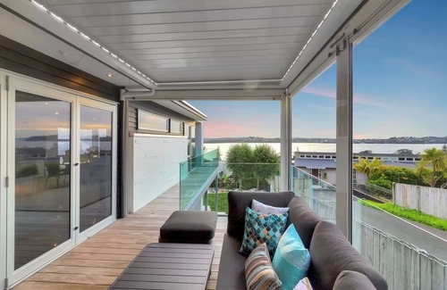 Bucklands Beach House | Sunny East Residence