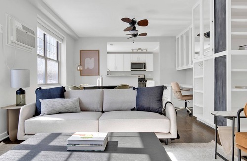 Evanston Apartment | Sunny Evanston 2BR, 1 mile from Northwestern campus, by Blueground