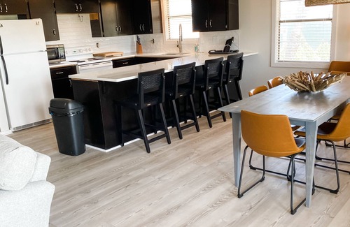 Port O Connor House | Sunny Family Friendly House 1500 sqft ~ Oversized Covered Deck ~ .5 m to Beach