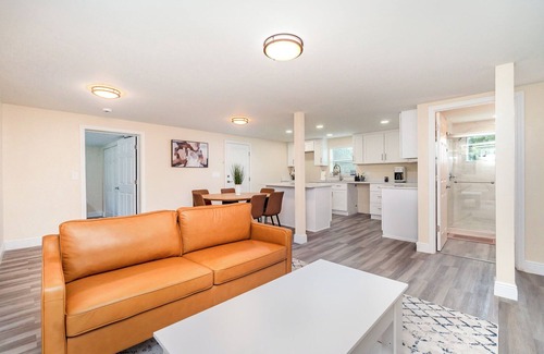 Broadview Manor House | Sunny Fort Myers Getaway