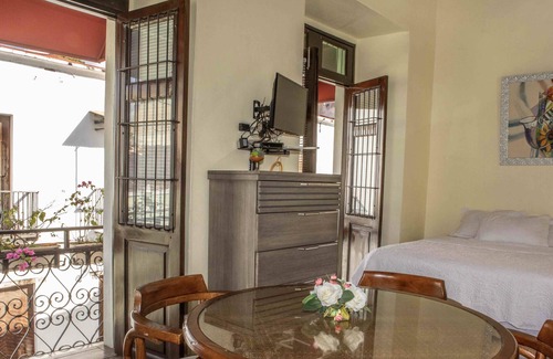 San Anton Apartment | Sunny +Fresh Studio with 2 balconies at Zona Colonial