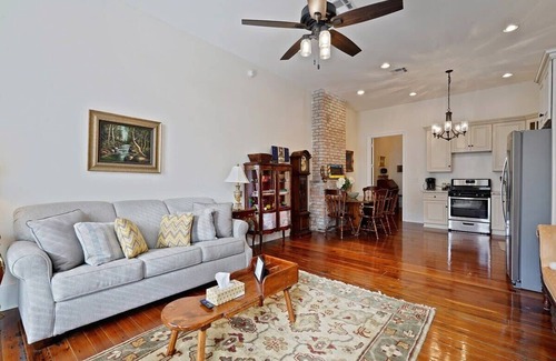 Saint Roch House | Sunny Freshly Renovated Art Pad- Great for Groups