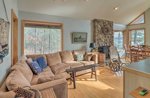 Edgemont House | Sunny Greers Ferry Lake Home, 6 Mi to Marina