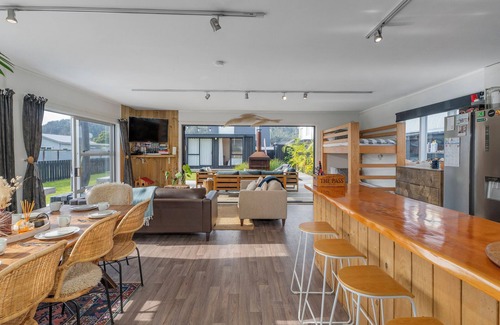 Whangamata House | Sunny Hideaway - Whangamata Holiday Home