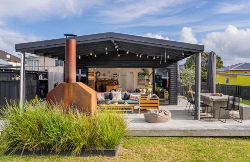 Whangamata House | Sunny Hideaway - Whangamata Holiday Home