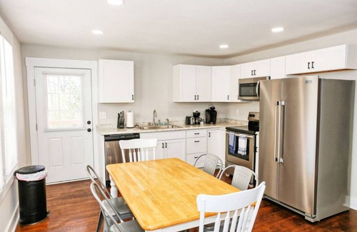 Lincolnton House | Sunny Hill Lincolnton Cottage | 4 Beds Close to Main St Shopping, Outdoor Deck