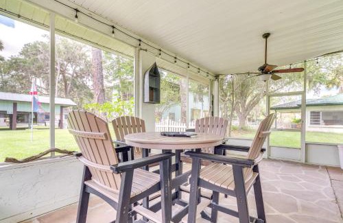 Yankeetown House | Sunny Home in Yankeetown with Lanai and Backyard!