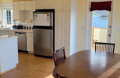 Anacortes House | Sunny House Cliff Side Views