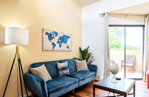 Hedrick Acres Apartment | Sunny King-sized 1BD Condo near UofA and UMC w Pool, Parking - Low Summer Rates!