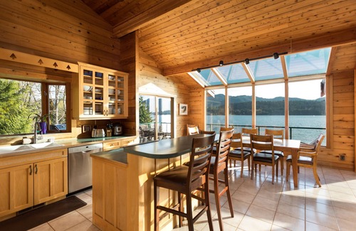 Bellingham House | Sunny Lake Whatcom Waterfront Pvt 200' Beach/Dock/Boat Launch/Kayaks/SUP/Hot Tub