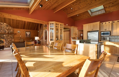 Bellingham House | Sunny Lake Whatcom Waterfront Pvt 200' Beach/Dock/Boat Launch/Kayaks/SUP/Hot Tub
