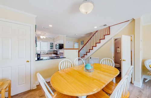 Horseshoe Bay House | Sunny Lakefront Home with Lake View, Fast WiFi, Central AC, Loft, and Gas Grill
