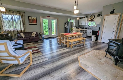 Northern Bruce Peninsula Cabin | Sunny Meadow Retreat by Lake Huron