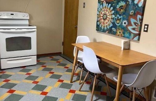 Edwardsville Apartment | Sunny Mid-Century Modern duplex with a garage