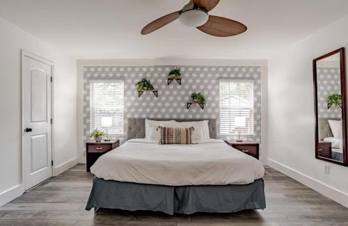 Mobile House | Sunny Midtown Cottage- Midtown Mobile