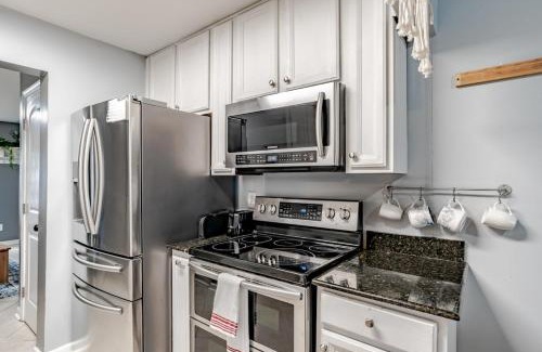 Mobile House | Sunny Midtown Cottage- Midtown Mobile