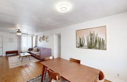 Rosemont West House | Sunny Oasis