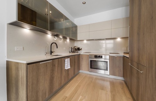 Bushwick Apartment | Sunny Oasis : W/D, Central Air, Desk & Free Park