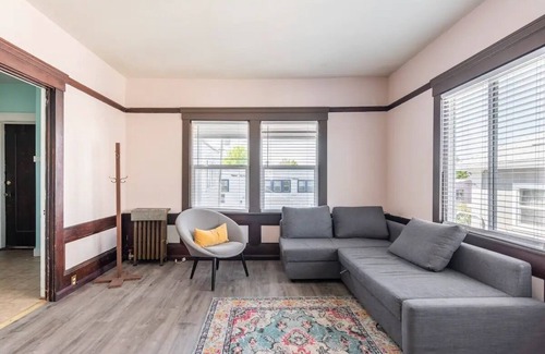 South Berkeley Apartment | Sunny one bedroom apartment in S.Berkeley/Oakland