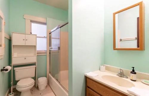 South Berkeley Apartment | Sunny one bedroom apartment in S.Berkeley/Oakland