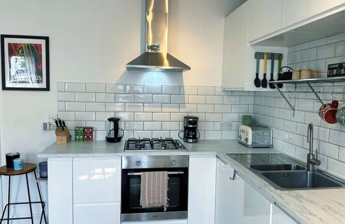 Hackney Central Apartment | Sunny One bedroom flat in the heart of Hackney
