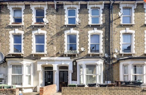 Hackney Central Apartment | Sunny One bedroom flat in the heart of Hackney