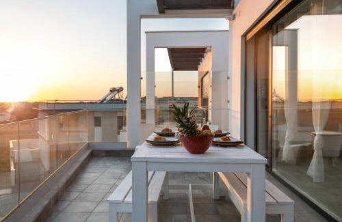 Ferrel Apartment | Sunny Penthouse