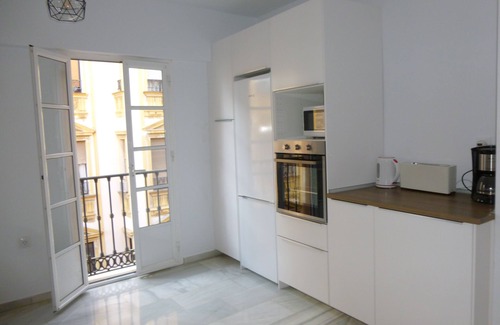 Centro Apartment | Sunny penthouse with terrace in historic center. Cathedral, Picasso, Park and beach