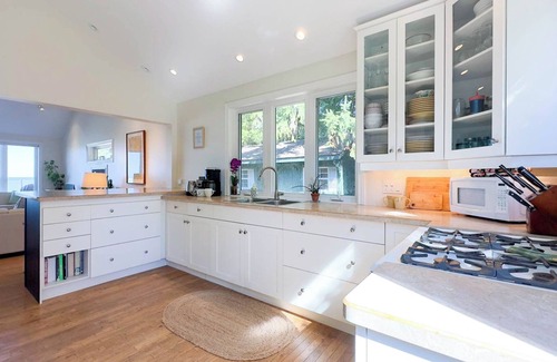Central Huron Cottage | Sunny Pines-Front row to best sunsets in the world