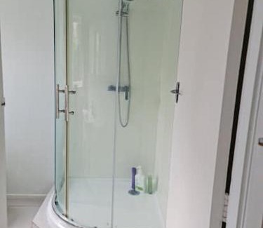 Epsom Apartment | Sunny Private Studio in Central Epsom