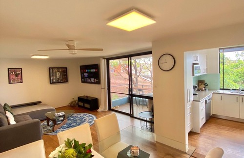 Manly Apartment | Sunny Quiet Executive/Family Apartment on Manly's Eastern Hill