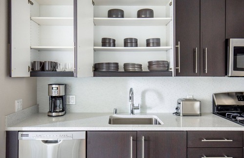 Centennial Apartment | Sunny Redwood City 2BR w/W/D, Pool, BBQ, walk to Caltrain, by Blueground