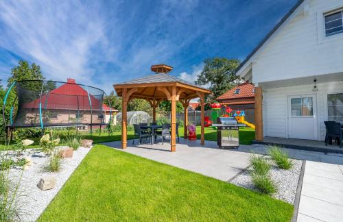 Bobolin House | Sunny Relax