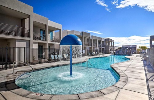 St. George House | Sunny Resort Townhome and Balcony and Pool Access