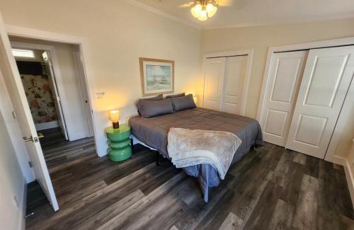 Fort Myers Beach House | Sunny Retreat-Near Beach-Pickleball-Heated Pool!